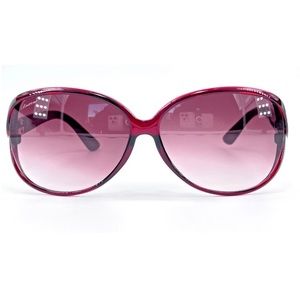 Authentic Gucci sunnies in great condition.